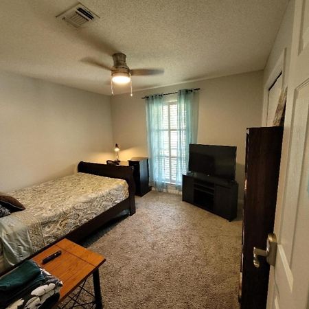 Bedroom Four Minutes From Beach Pensacola Luaran gambar