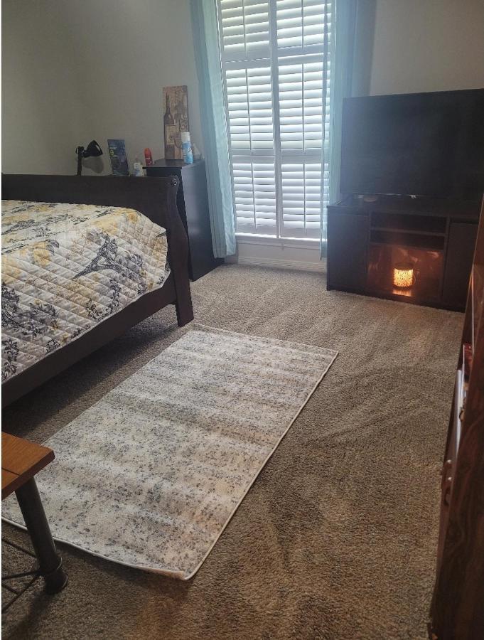 Bedroom Four Minutes From Beach Pensacola Luaran gambar